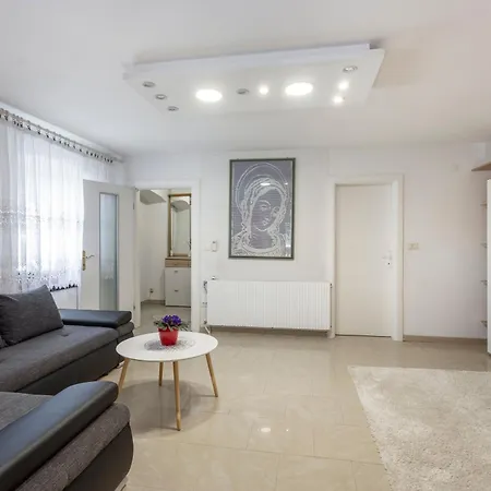 Casa vacanze Cadjo With Private Pool - Happy