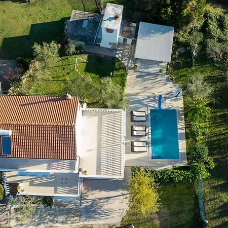 Cadjo With Private Pool - Happy