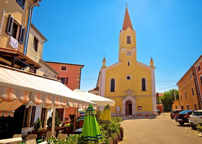 Cadjo With Pool - Happy